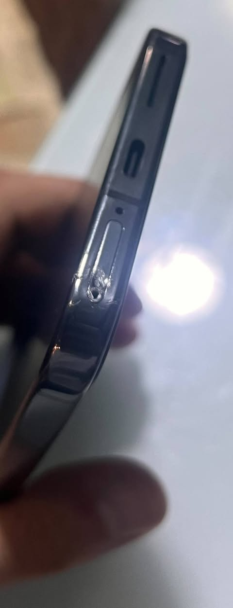 Pixel 9 pro xl === 256 Gb ✓ 
بكسل 9 برو اكس ال ذاكرة 256 

بي طبع خفيف موضح بالصورة مماثر علاستخدام نهائي 
وبي التري مال سيمكارت معووج اثر وكعة لازم لو تبدله تري لو تخلي سيمكارت الكتروني يعني مو ضرر شرعي  مماثر علاستخدام 
الجهاز  معروف مواصفاته 
بطاريته كلش كلش نضيفة وقوية صحتها 99%
الجهاز ممفتوح ولا مصلح 
جاي يبيعو ب 850 
اني ابيعة 585 
مكاني بغداد


**إذا كنت صاحب هذا الإعلان وتريد حذفه لأي سبب، رجاءا أرسل رسالة إلى الدعم الفني**