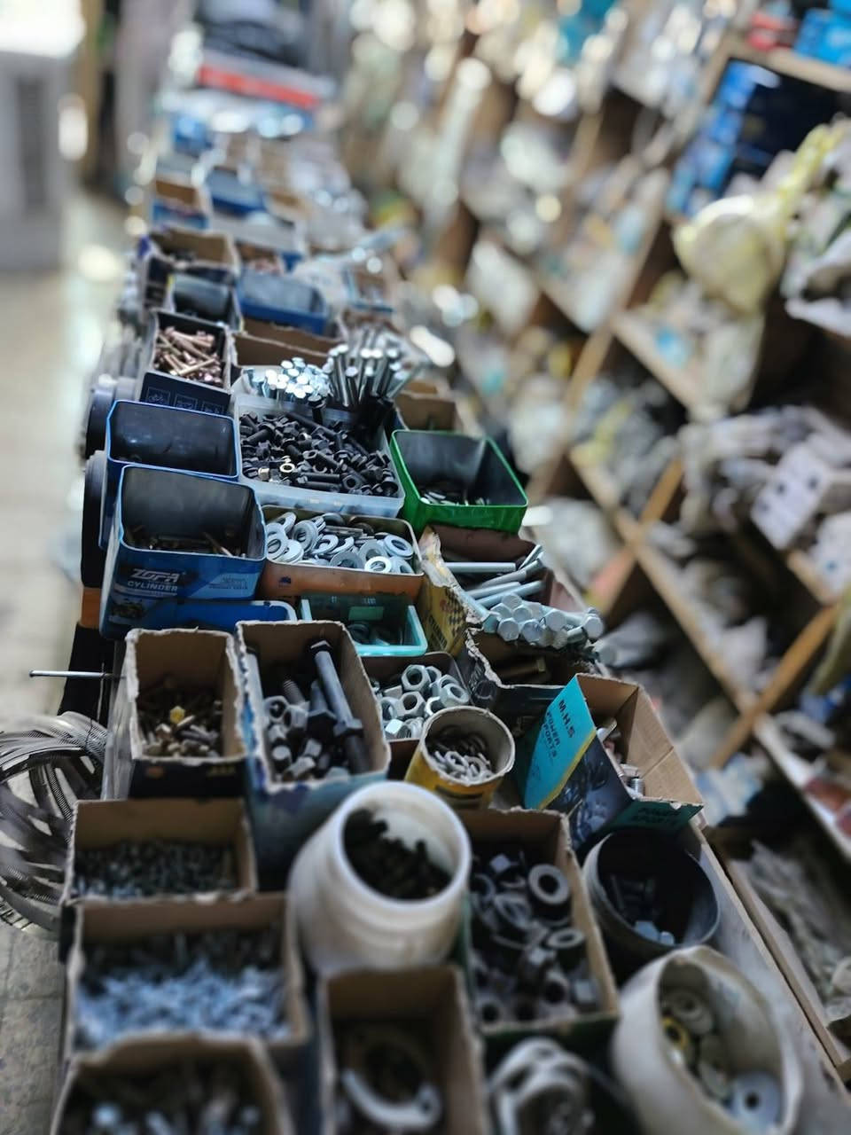 السلام عليكم بضاعه محل للبيع يحتوي على ادوات سيارات ادوات دراجات ومواد كهربائيه وانشائيه وصحيه وبوربنيات متنوعه وقوايش مختلفه عنوان حي العامل الاولى شارع ٣٠ مقابل محطه كلاكسي رقم الهاتف *********** غير متواجد علفيس  سيد ابو احمد الاعرجي
