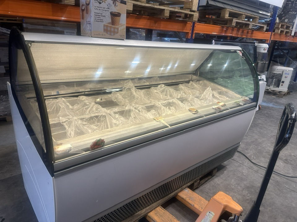 خلاطات إيطالية - ٤٠ و ٦٠ و ١٠٠ ليتر 
جديد و مستخدم ( مستخدم بيس من ايطالية )
دائما احدث الموديلات ايطالية 🇮🇹
📍العنوان : مقابل تيرمينال سليمانية 
للاستفسار يسعدنا تواصلكم معنا على  بيس الأرقام التالية
*********** 
WhatsApp: 00393899265052
