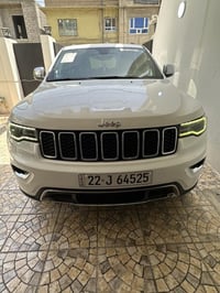 جيب لاريدو 2017 كلين فتحه + بصمه  كشنات جلد + كهربائي + كشنات حار بارد...