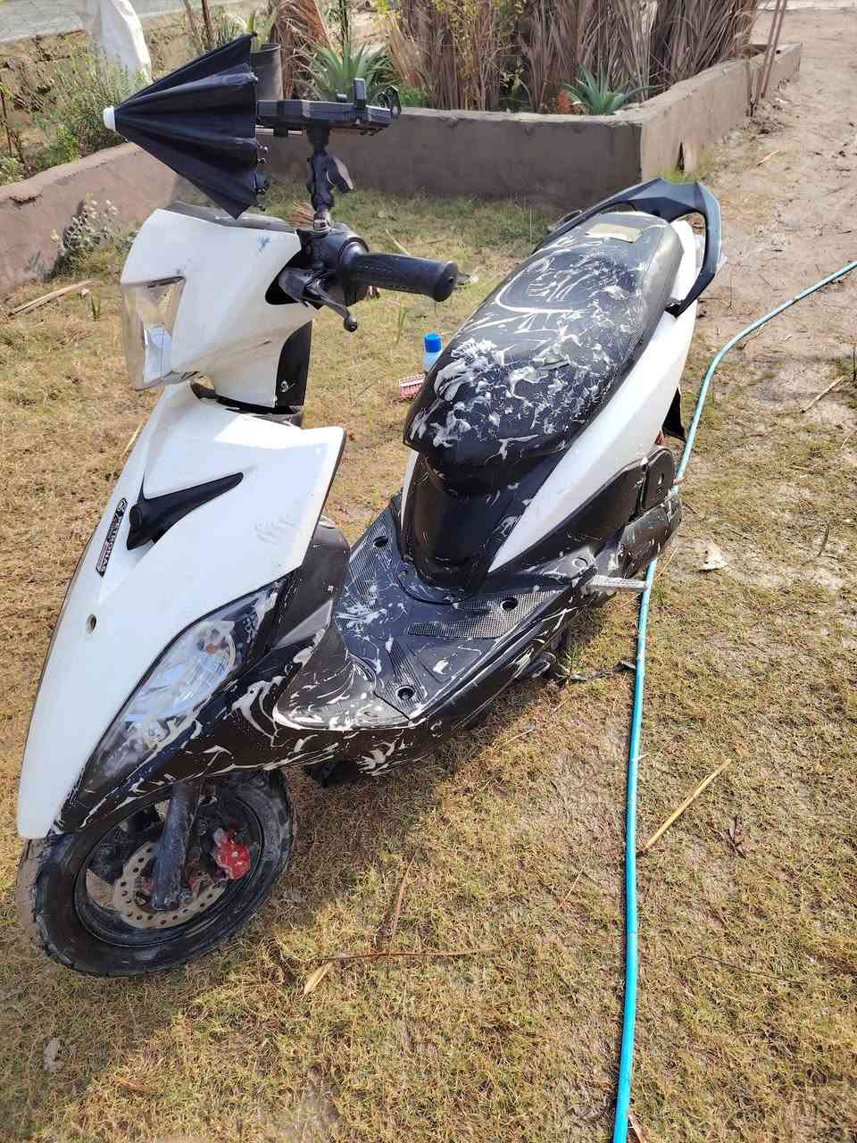 سلام عليكم
دراجة ماكس مضلع او البعض يسموها ماكس حديث 
موديل 2013
دراجة تخبل محركها مفول و دراجة تخبل والله العظيم 
بس كفراتها بيهن شخوط اي 
دراجه شلعه و معدل تخبل محركها خير من الله تجي و تشوفها بعينك 
شاشه الكترونيه 
الدراجة برغي ما مبدل بيها ولا فاتح منها برغي 
و محتاج فلوس و اريد ابيعها والله العظيم 
الدراجه قافل سرعتها على 80 تكدر ترجعها 120 
الدراجه تايوان مو يجي واحد علساس يفتهم يكلي صيني 
الدراجه صارلها شهرين عندي بيها وصل معرض 
مكاني كربلاء الحسينيه العطيشي 
سعرها 900 الف و بيها مجال بسيط 
والله اني مشتريها اب 1.200 
رقمي *********** موجود واتساب فقط 
ما ارد على فيس ما متواجد دائما
