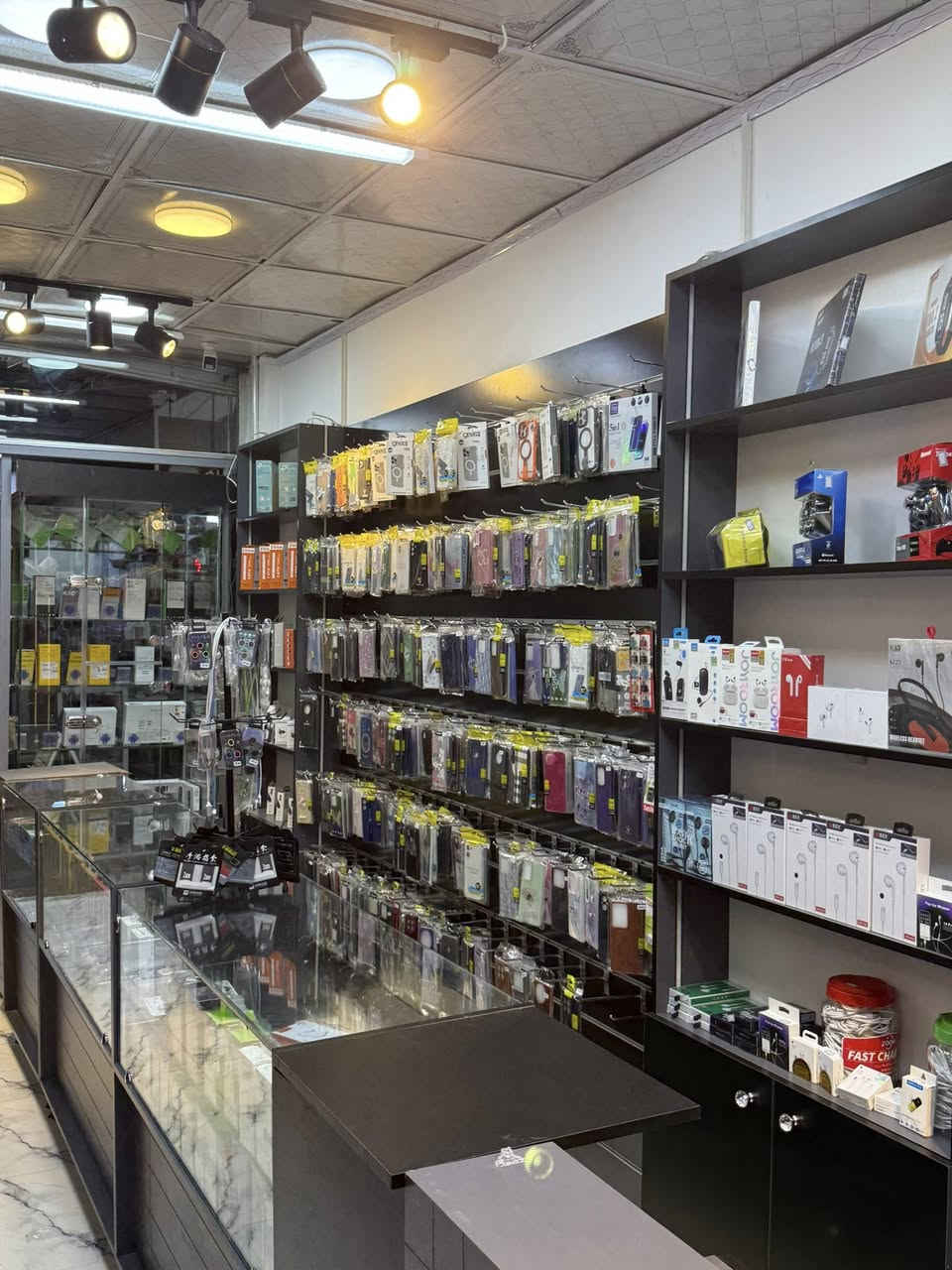 ديكور مكتب مبايلات للبيع مستعمل قليل جدآ  حيل نضيف ومرتب فقط ديكور بدون غراض السعر مليونين اوبيه مجال 
***********
