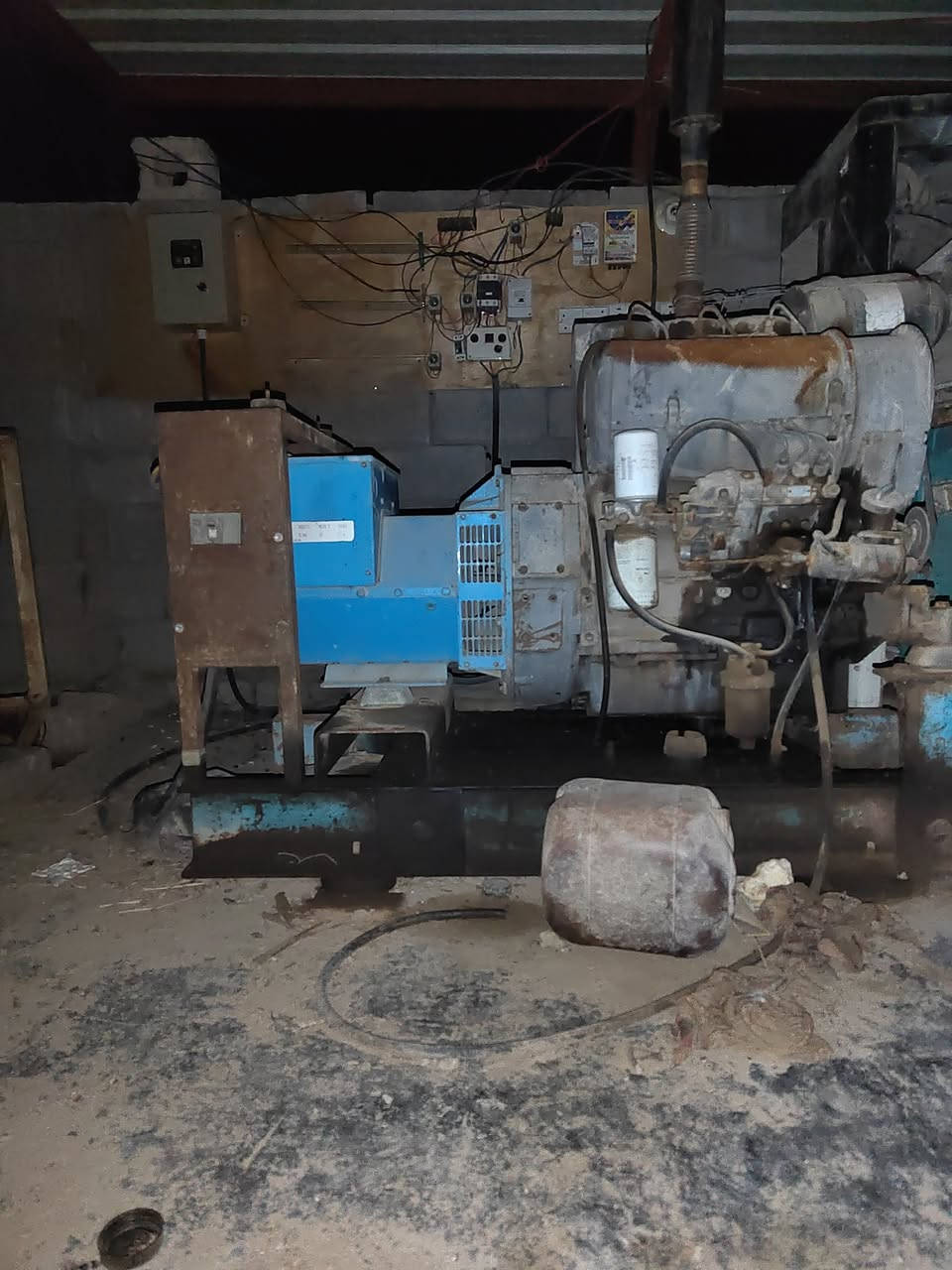 السلام عليكم  .. 
دويز الماني للبيع التفاصيل بالليبلات... 
***********
