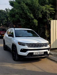 صور حادث موجودة داخل الصور  كومباس ابيض رقم اربيل مميز موديل 2023للبيع...