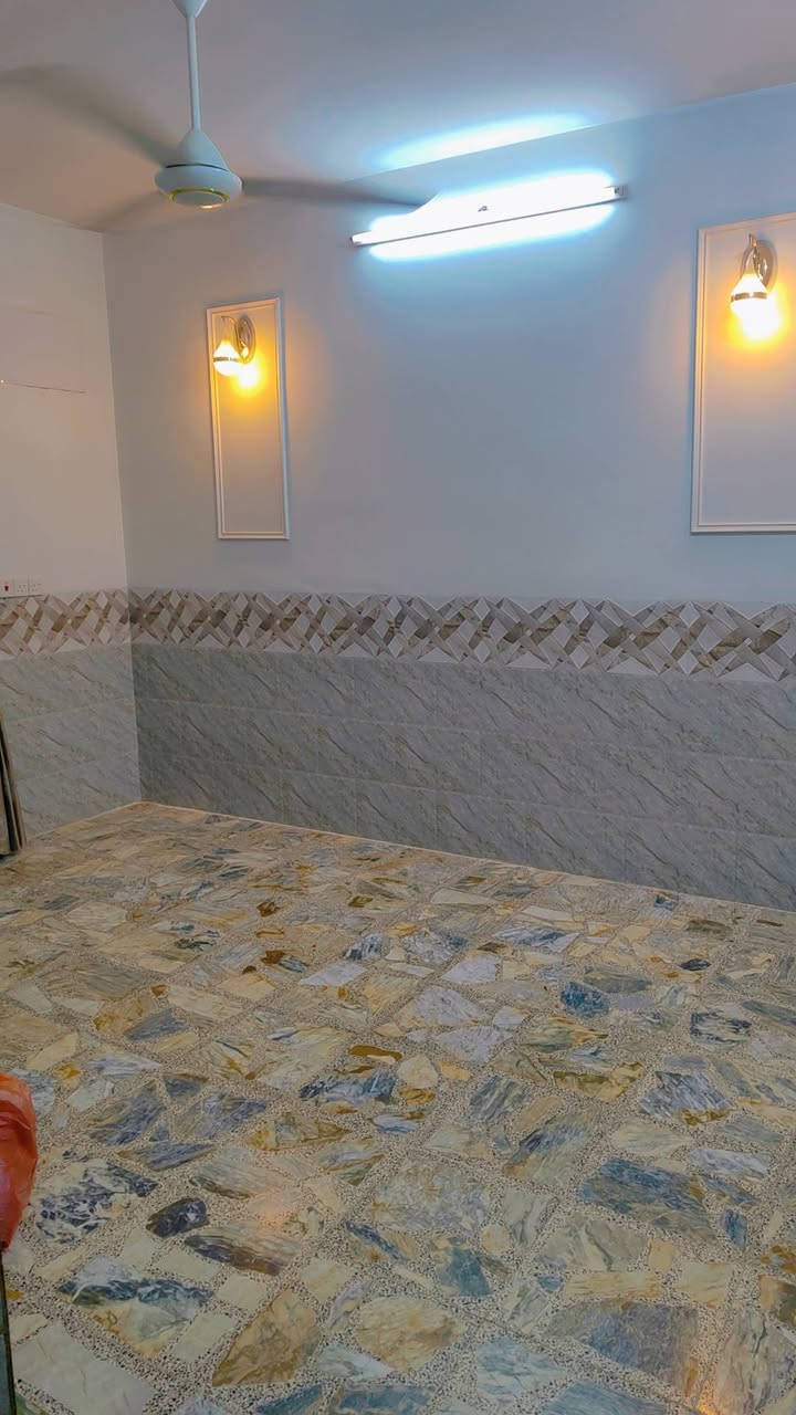 بيت للبيع مساحة 50 متر 5*10 الدار بناء حديث نظيف جدا وجاهز للسكن طابقين استقبال + مطبخ +غرفتين نوم + حمام وصحيات عدد 2  .... السعر ٦٨ مليون قابل للتفاوض للاتصال ***********.
