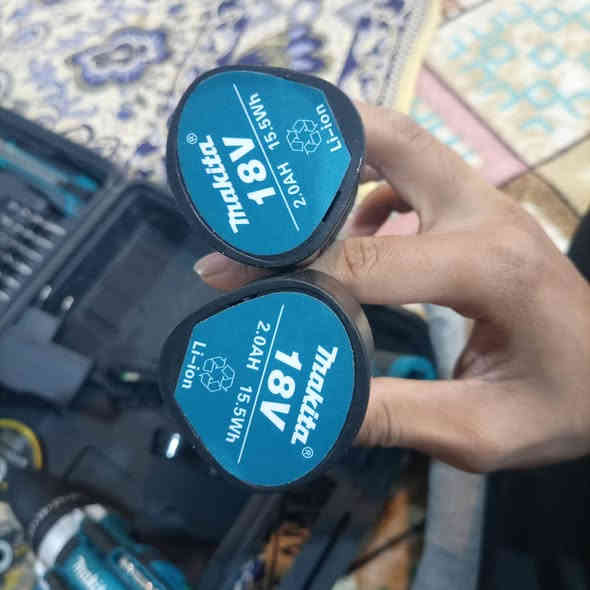 دريل وكوسرا نظام شد وثقب وبطاريتين شاحنه وقراصه مال كوسرا الدريل عزل 25 يعني همرر السعر 30 وبي مجال وهذا رقمي***********
