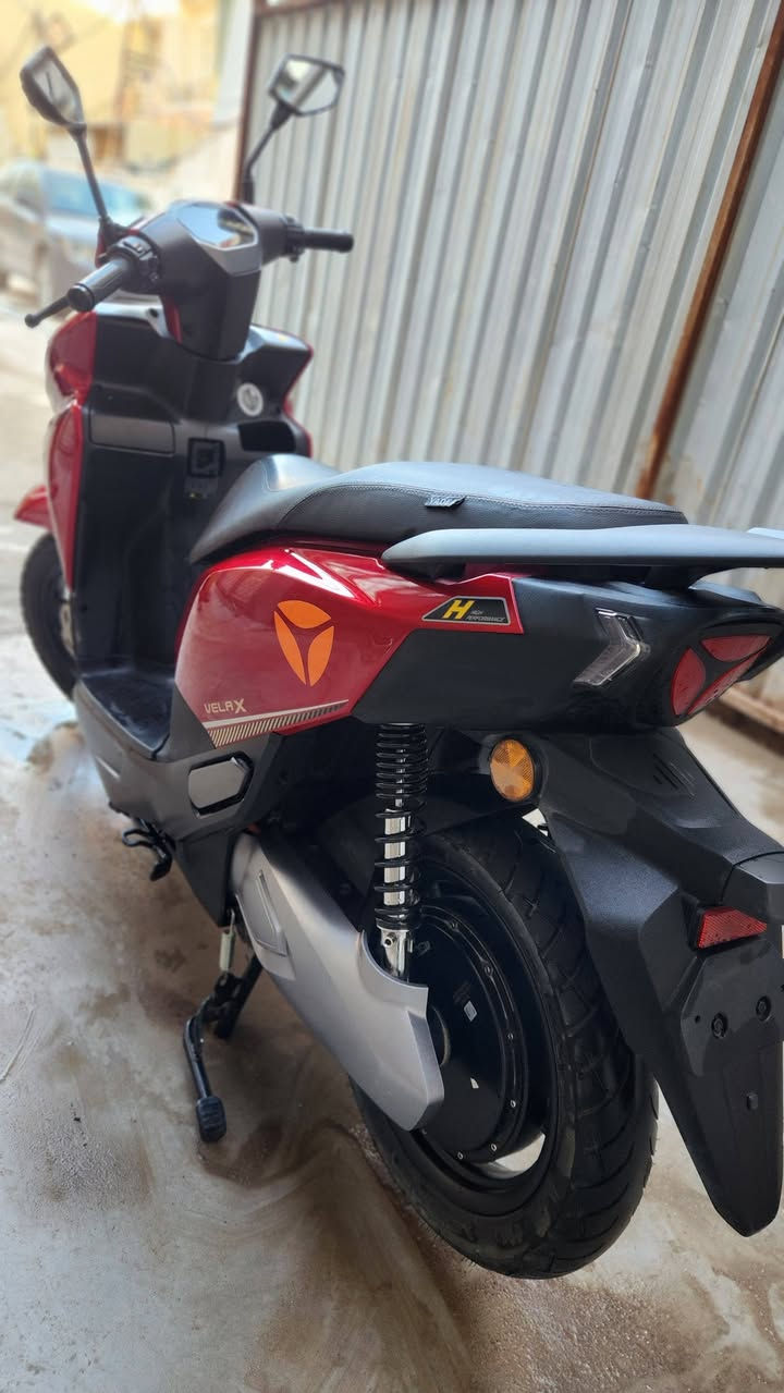 دراجة ياديا فيلاكس yadea velax شحن لون مميزن ماشيه الف و500 كيلو بطارية ليثيوم بقدرة 38 امبير تقطع مسافة 70 كيلو حسب الاستخدام وتدعم الشحن السريع + قدرة الملف من 2000 الى 2500 واط ، الدراجة مليانه مواصفات دبلات والطسة متحس بيها و قفل التاير بعد الايقاف والتشغيل عن بعد والتحكم عن طريق الموبايل وحماية ضد الماء بمعيار IPX7 يعني مطر او غسل ما عليها اي شي وتدعم الشحن عن طريق البريك عبر تقنية تحويل الطاقة، الدراجة من شركة معروفة عالميا واسئل عليها قبل لتشوفها صارلها شهر عدي وع ايدي والعقد باسمي والشراي ياخذها من البيت + ضمان الشركة 3 سنوات ع البطارية وسنتين ع العقل والملف والكهربائيات السعر مليون 800 قفل مكاني بغداد بوابة الكاضمية رقمي *********** متوفر واتساب
