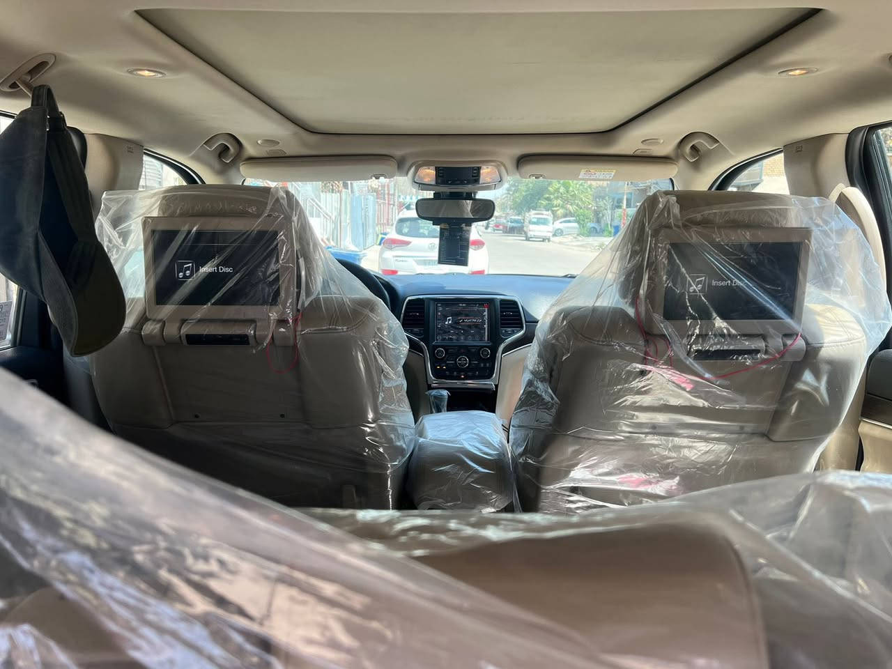 جيب 18 هارلم لمتد ماشيه 80 كم السيارة مكفوله من الشخط والرصعهً حتى دعامياتهة مكفوله مكاني بغداد سعرهة 27700$ وبيهة مجال ***********
