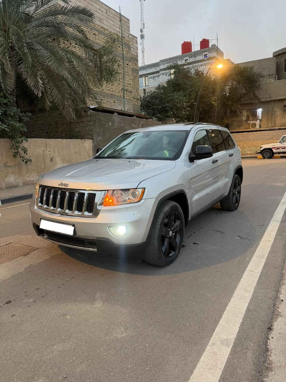 سلام عليكم   #للبيع_فقط
جيب كراند شيروكي 

مديل 2013 اصل 
اوفر لاند. 
محرك 5700. V8

#ادوات_ادوات_دخول_جديد

 ( فول مواصفات )

شاشة كبيرة 

بصمة تشغيل 

فول تحكم ستيرن 

تتدفئة كشن 

تبريد ثلج ❄️

سيارة حيل جديدة وجاهزة للخير 

#المكان_بصرة 

#السعر_اتصل_وتدلل

***********
