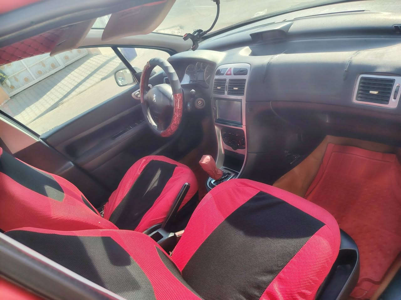 بيجو فرنسي 307 موديل 2005بأسمي رقم بغداد مصبوغه عام جماليه مكفوله من الضربه شواصي لغود كير محرك مكفول اربع تايرات جدد مكاني نجف 
***********
السعر 48
