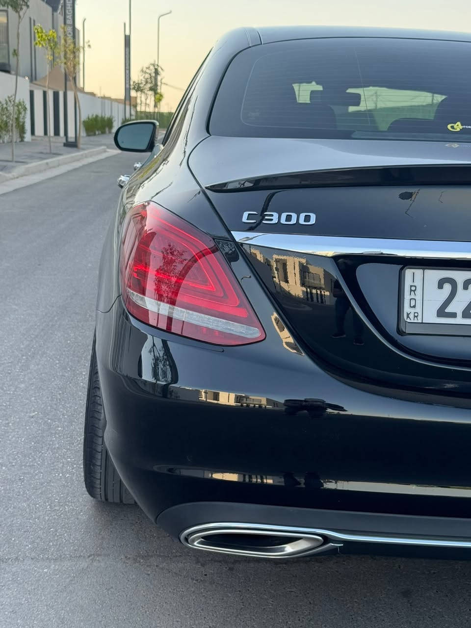 للبيع 
مارسدس C300 
الموديل 2021 
وارد امريكي ( كلين تايتل ) مكفوله كفاله عامه من الدعاميه للدعاميه بشرط 
كير محرك كفاله عامه 
محرك 4 سلندر توربو
المواصفات 
سلايد 
جلد كريمي 
كيجات ديجتل
رادار امامي خلفي جانبي.(4) رادرات 
ويل AMG
فورماتك
مواصفات السياره معروفه فول واحد على واحد 
السعر (285$)
يعني شدتين و85 ورقه وبيها مجال كلش بسيط 
السياره كامله من سيرفس دهن فلاتر مكان السياره بغداد المنصور او اليرموك السياره كلش جديده 
للاستفسار اكثر يرجى الاتصال على الرقم 
***********
