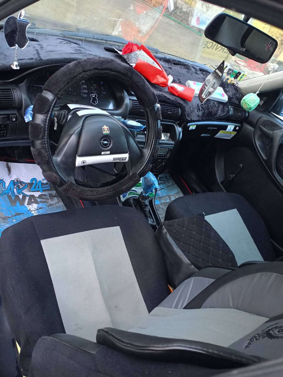 استرا صندوك موديل92حجم18
رقم نينوى 
سنويه عضم 2028كابون بانزين بيها
مكينه وكير شرط كصه 
طخم خلفي امامي كلو جديد 
طخم ويلكب  
فتحه سقف + 
كهربايات كلها شرط مايعوزها اي 
كيجات كلها شغاله وشرط 
غرفتها جديده وشرط 
باتري جديد +ستيرن بور
فقط مصبوغه عام بدون ضرر شرط
مكان موصل الايمن #السعر43بي_مجال 
‏‪ 0750 887 3923
