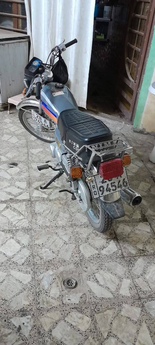 دراجه نامه 🎖️
صالي اقل من شهرين من اخذته
 هذه الممشه مالته بل صوره احسن دهن🛢️ ادير 
ومن باب الوكيل ادير بانزين⛽ محسن دراجه
 كلش ما مبدل على وضع الشركه السعر
 واحد ونص1.5 وكو مجال بصيط رقم لباقي 
التفاصيل *********** مكاني نجف
 حي الانصار
