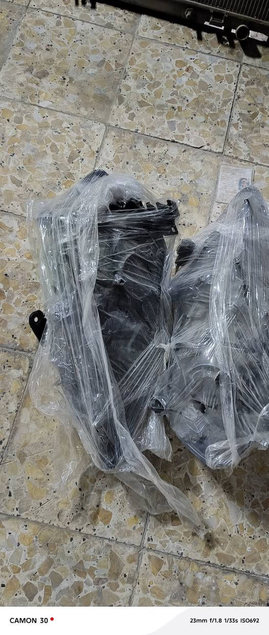السلام عليكم لايت رينو سافران وراديتر بس مكسور الخزان الفوك فقط ولايت حاويه عدد ثنين  *********** وهذا رقمي وبخدمتكم
