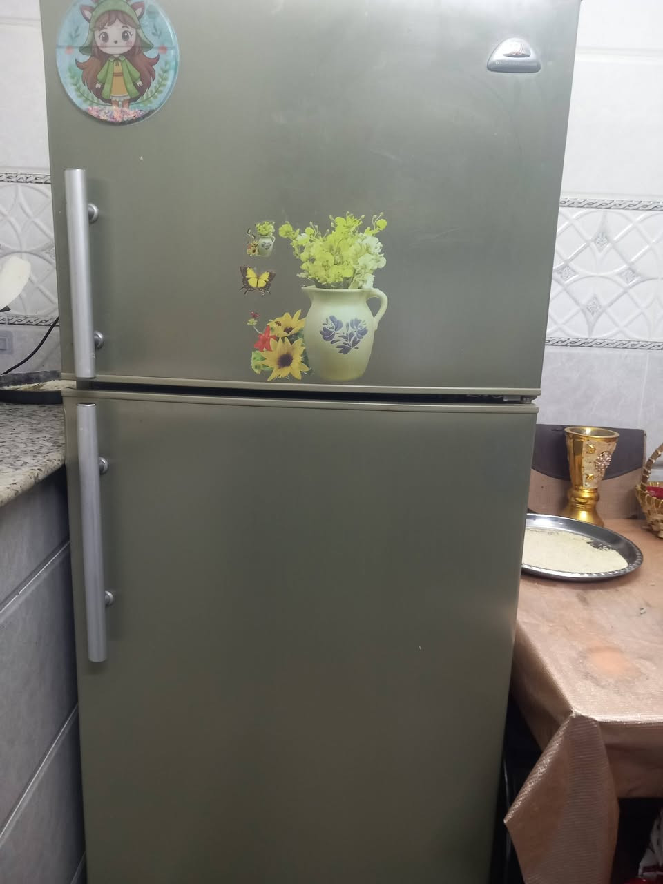 السلام عليكم موجود ثلاجه البيع السعر  200 وبيها مجال المكان الديوم ***********
