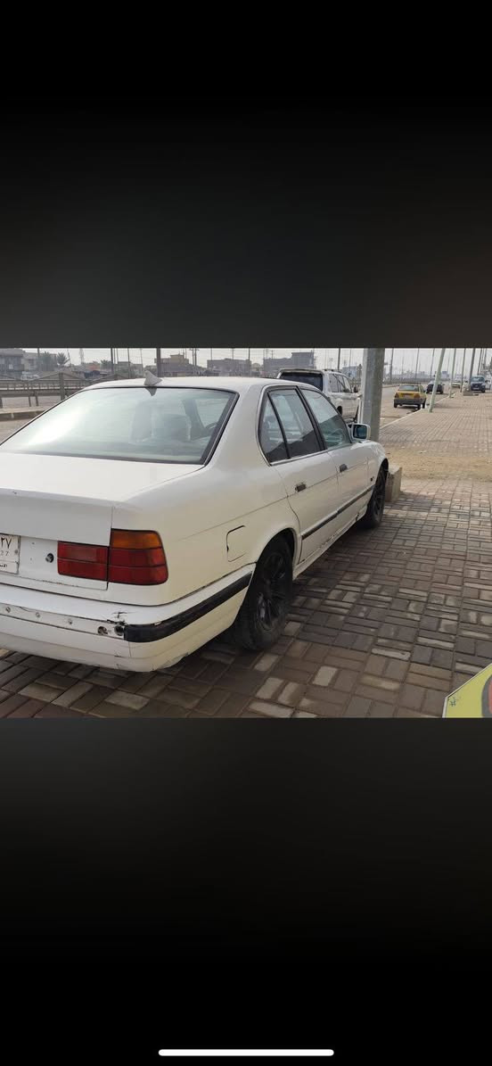 السلام عليكم
بي ام 525 مسكر فانوس 1991 
رقم انبار تستلم رقم الجديد 
كير عادي 
محرك وكير و اكسل كفاله 
بيه صبغ جاملغ الأمامي عكس السايق 
29 وبيها مجال 
***********
مكان السيارة كربلاء
