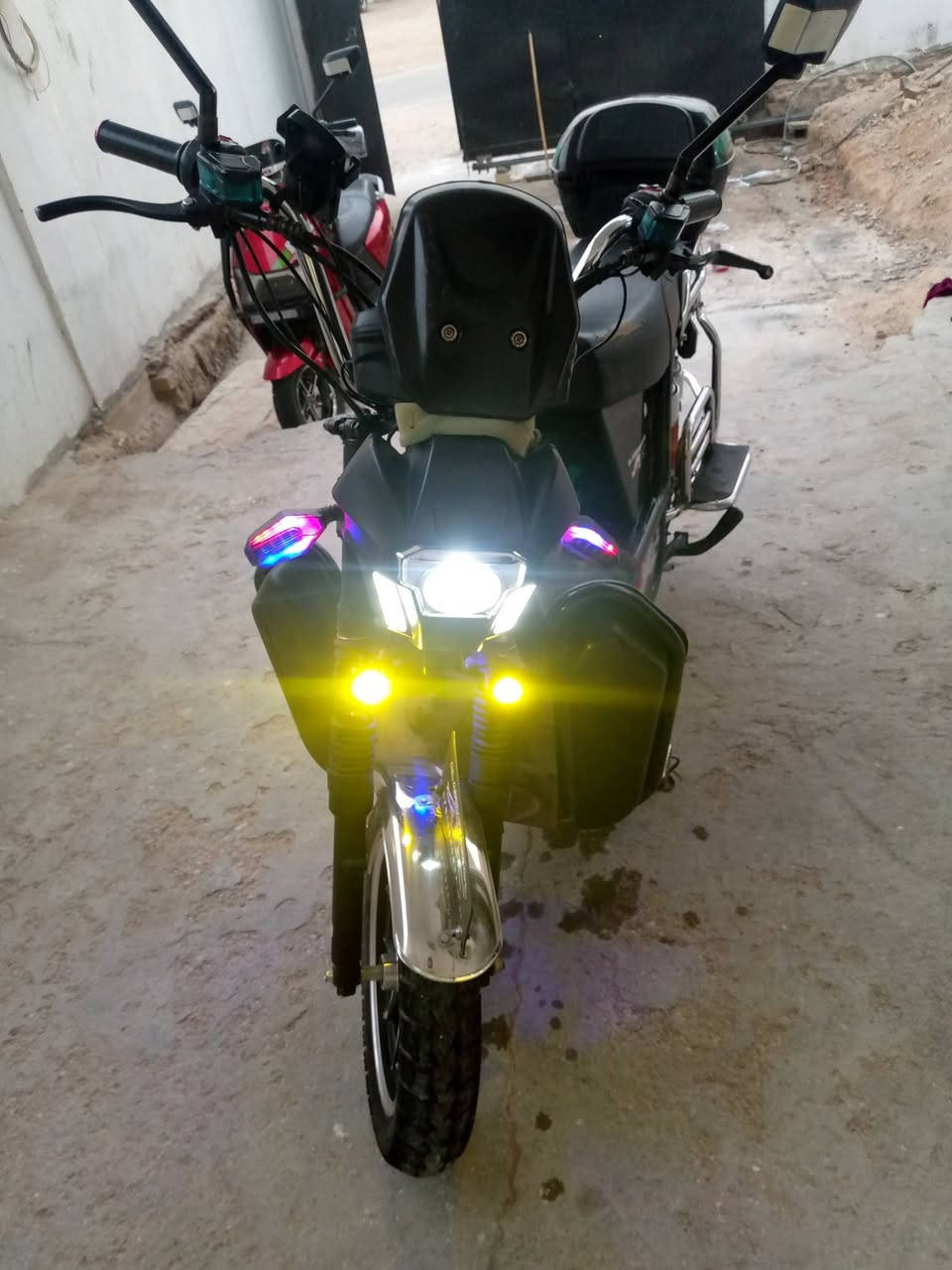 السلام عليكم
موطور شحن نوعية الأخوين جبلي موديل 2025 جبلي نوعية الأخوين ابو الدبلين المرغوب 6 بطاريات علفحص 
مواصفات الرجوع الى الخلف
دبل إشارة رماش امامي اصفر ابيض لايت زنون 
السعر 450 شراي اتصل على الرقم ***********
العنوان الرمادي
