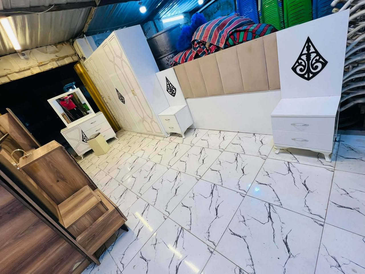 غرفة نوم مستعملة🇹🇷
 نضافة٨٠ ٪💯
عدد القطع / 5
نضام / أبواب 💢 
سعرهة 500🔒
شد ونقل داخل بغداد مجاني🚛
يوجود توصيل محافضات
هدية 🎁 طابورية اضافية


**إذا كنت صاحب هذا الإعلان وتريد حذفه لأي سبب، رجاءا أرسل رسالة إلى الدعم الفني**