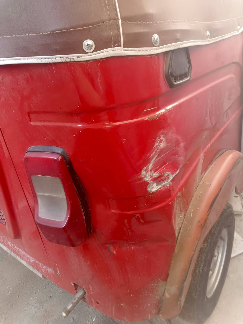 تكتك موديل 21 شهر11 للبيع 
مجفته مره 1 قبل سنتين رقم نكليزي سنويه بسمي 
سعر 7ملاين ونص العنوان بغداد العبيدي قرب المحافظ
ستفسار اتصل ع رقم ***********
