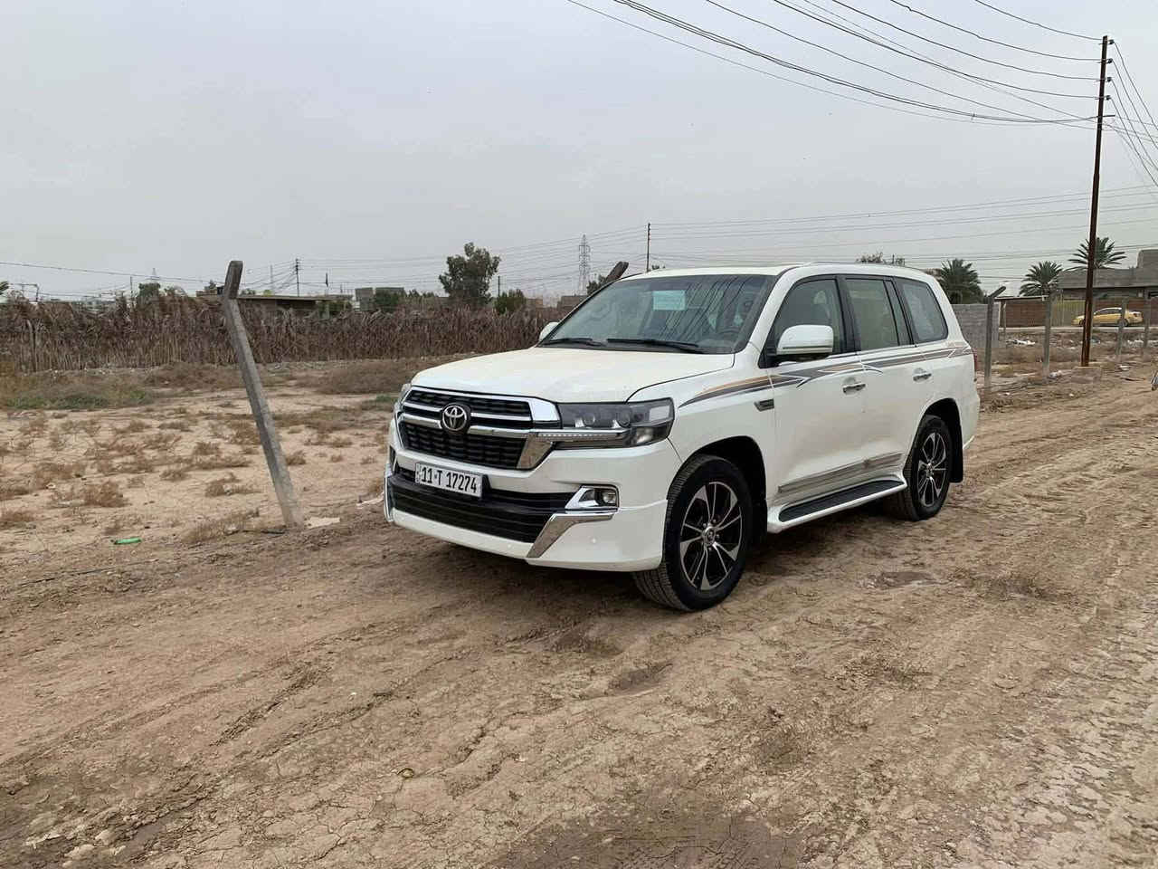 السلام عليكم للبيع لاند كروز مديل 2012محدثة 2021داخل وخارج بل كامل تحديث اصلي ابو الضمان السيارة بريم فول للخير GXR فتحة وكشنات كهرباء كامرات امامي وخلفي وحتة بل قمارة كامرة مري لكزس ابو الد وبيهن كامرات رقم بغداد السيارة مصبوغة حزام اثر تجية بصيطة بارد بل قمارة انكليزي بسمي شخصيا تخم تاير وصدر بسلفون سيارة ترايها 21والله كل نقص ما بيها بصمة 21 مكينة عشركة برغي ما مفتوح بيها شرط تبريد ثلج وتدفئة وسيارة بريم اصل مكانها بغداد وسعر مناسب بنسبة لخواتها وسعر 273اتصل وتدلل سنوية وهزة جديدة تحويل ما يكلف ***********
