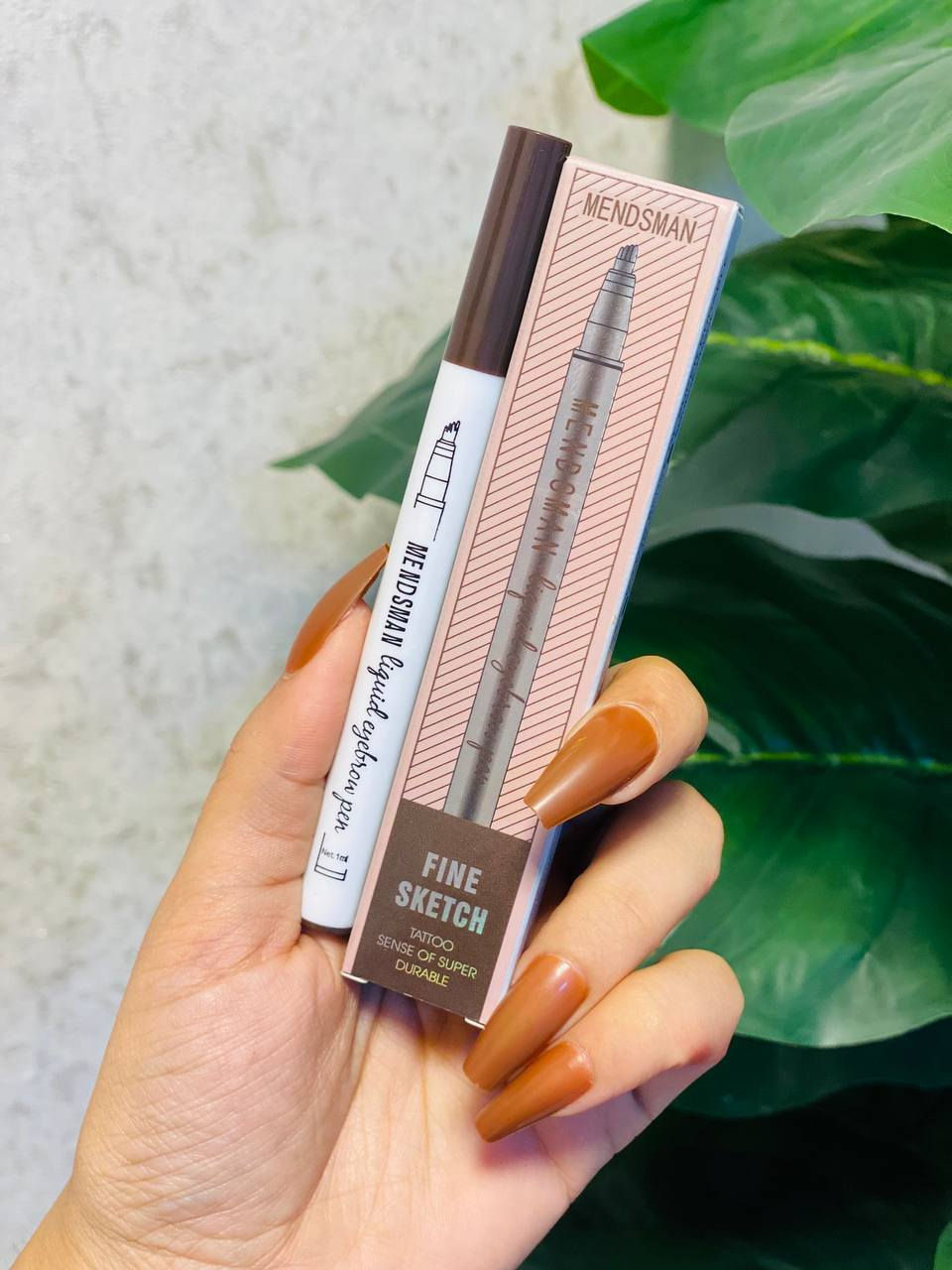 قلم تحديد الحواجب السائل "MENDSMAN 4 Fork Liquid Eyebrow Pencil".
يتميز المنتج برأس شوكة مصمم خصيصًا لإنشاء خطوط دقيقة تشبه الشعر الطبيعي. ✔️✨

التركيبة سائلة، سريعة الجفاف، ومقاومة للماء والتلطخ، وتدوم طويلاً. 💥

يساعد على الحصول على حواجب محددة وممتلئة بمظهر طبيعي ثلاثي الأبعاد. 💯

يأتي المنتج بثلاثة ألوان طبيعية لتناسب ألوان الشعر المختلفة (رمادي داكن، كستنائي، بني داكن). 🫶❤️

السعر ٥ ألف


**إذا كنت صاحب هذا الإعلان وتريد حذفه لأي سبب، رجاءا أرسل رسالة إلى الدعم الفني**