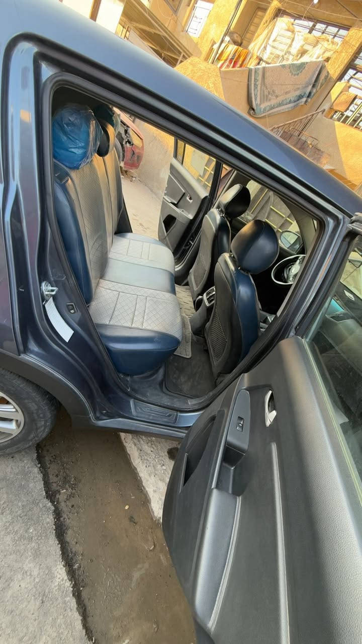 السلام عليكم سبورتج للبيع موديل 16  نص فول رقم بغداد 
شرط التحويل ثاني يوم (رقم السياره مميز )

ملاحظه ارجوا الانتباه لمعرفة تفاصيل السياره
(حادثه بامريكا جاملغ الايمن فقط بدون دواخل مكفوله ولا ايرباك طاك  حادث بالعراق طخه بالصندوك ونصبغ ع كد الطخه فقط )

مكينه كامت   2400 Gdi  تريد اجفت تريد تبدل انته مخير سعر المكينه 1000 دولار  (ابيعه مكينته كايمه ) 

السياره فقط هاي بيه وصور حادث بامريكا هم موجود بانشر 

مكان السياره بغداد الجديده
السعر 117وبيه مجال بسيط 
رقم صاحب السياره 
***********
