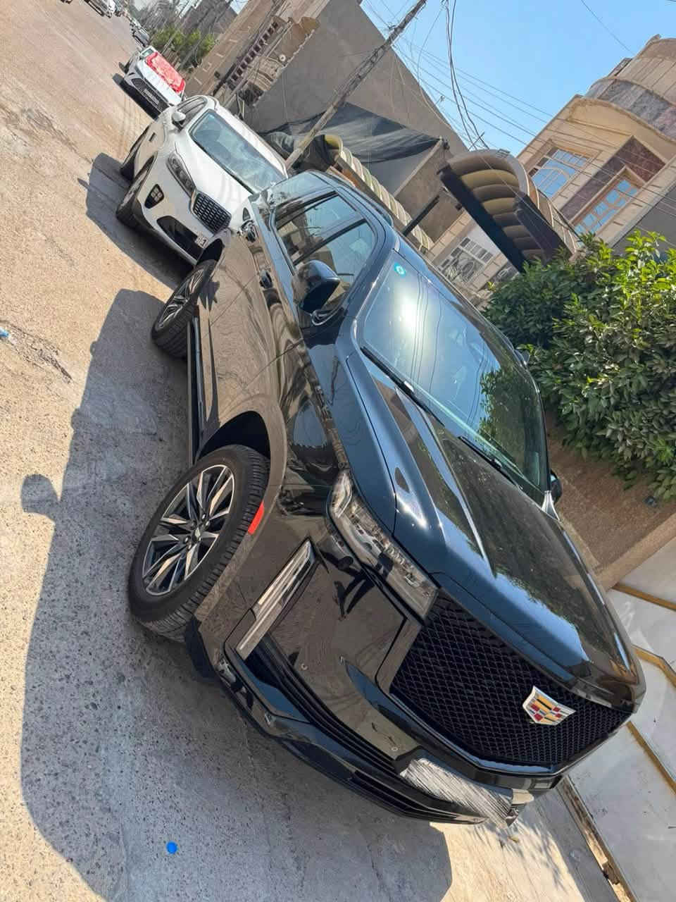 للبيع 
كاديلاك اسكاليد 2023 600 بريميوم لاكجري فول1/1
سياره على ايد وحده من الزيرو وكل صيانتها بالشركة بشرط السياره بعدها داخل الضمان سياره كلش جديده و مغلفه PPFضمان 15 سنه امريكي 
سياره كلش جديده و كله سيرفسها على ايدي ما ناقصها برغي تخم تاير جديد جواها دهن و فلاتر و دسكات البرحه مبدلهن بالشركة  مواصفات السياره 
داخل جلد جملي 
الكشنات الأماميه كهرباء و تدفئه تبريد و مساج 
و الكشنات الخلفيه كهرباء و تدفئه بالكشنات 
5كامرات 
ناضور ليلي مساعد على القياده 
حساسات اماميه و خلفيه 
رادار امامي جانبي خلفي 
جكات باقي مواصفات السياره معروفه يعني زحمه اكلك بصمة و بانوراما احنه دنسولف على كاديلاك 
شكو مواصفات ابالك متوفره بيها اخوان محرك V8 6200 محرك كير كفاله من فتح اي برغي ما ملعوب بيهن شرط تفحص بشركة المنصور  سياره ماشيه 59000KM حقيقي شرط الفحص سياره رقمها بغداد بسمي تحويلك بنفس اليوم اني حاضر للأستفسار الأتصال على الأرقام *********** 
*********** تحياتي للجميع
