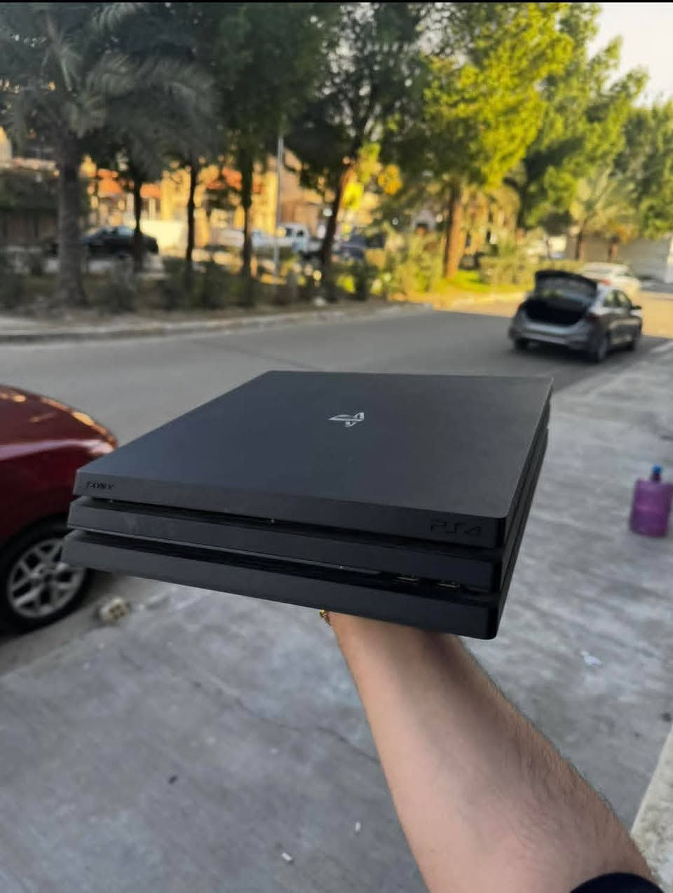 📢 للبيع بلاي ستيشن 4 برو (PlayStation 4 Pro)
الجهاز نظيف جداً وما بي أي خلل، بلادي ممفتوح .
ذاكرة 1 تيرا
جويستك عدد 2 اصليات وقرص 
الجهاز نظيف واستعمال شخصي
💰 السعر: 300 ألف  العنوان بعقوبه التحرير


**إذا كنت صاحب هذا الإعلان وتريد حذفه لأي سبب، رجاءا أرسل رسالة إلى الدعم الفني**