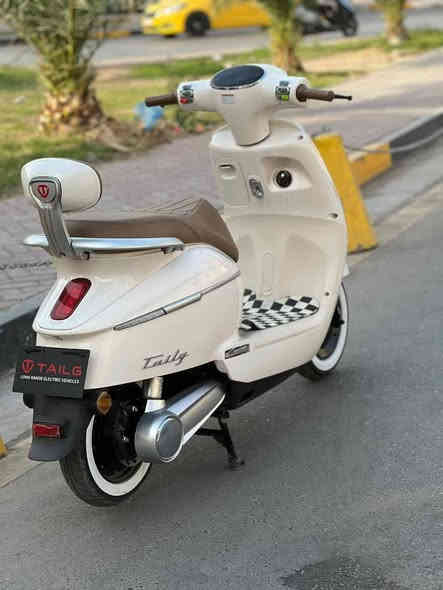 السلام عليكم اخوان دراجه شحن البيع صار اسبوعين من اخذته كفاله عامه شتريته مليون وميه وخمسين وصل موجود ٩٠٠ ابيع بغداد الشعله ***********
