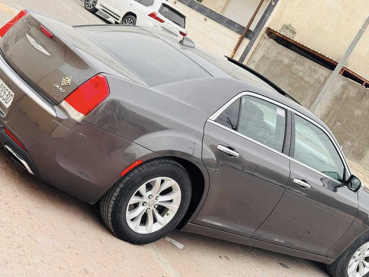 سلام عليكم لبيع اوبما 2016 معلايه 23 دخول جديد بسمي حادث جملق بنيد سطحي بدون ارباك بدون داخل  فول موصفات c300   سياره جاهز من كلشي الف ما تصرف عليه احله من الصور ماشيه قليل مكان بصره  سعر 188 رقم هاتف ***********
