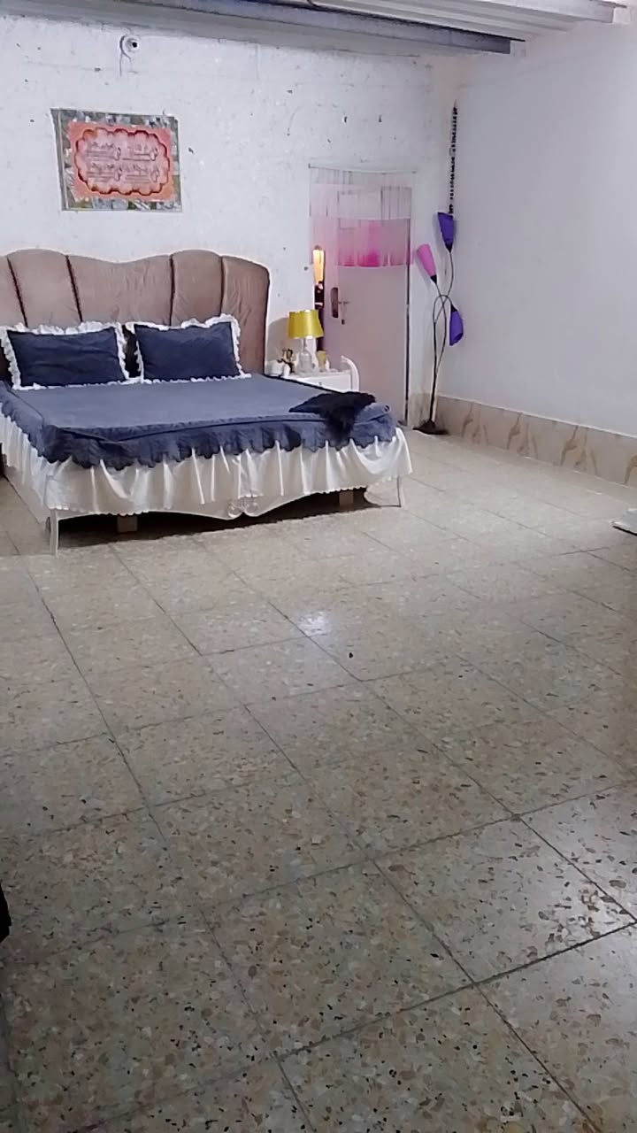 بيت للبيع المشتل قرب المركز التمويني المساحه 150 متر
يحتوي على غرفه وستقبال ومطبخ وملحقات وحديقه وترك ***********
