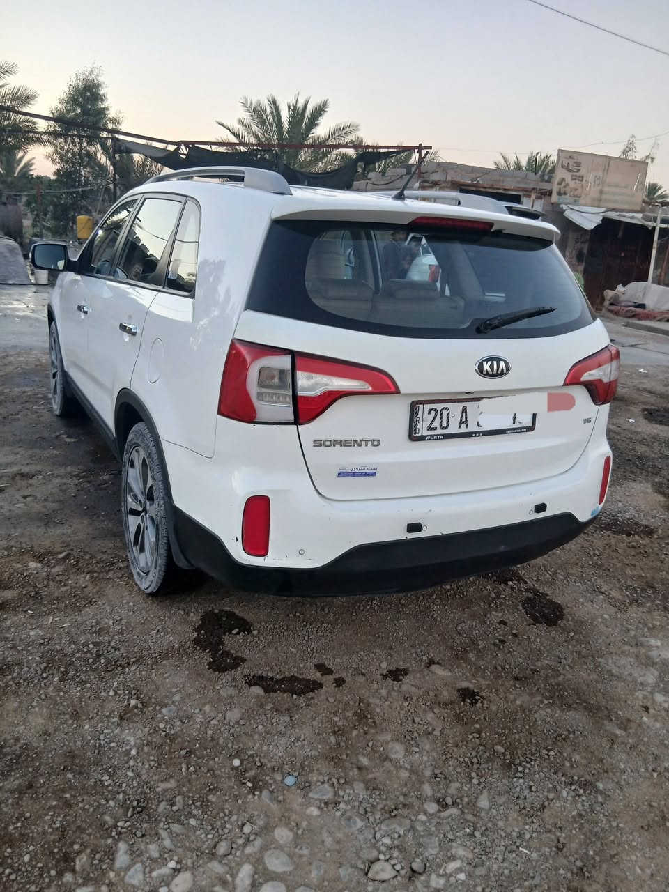 سورنتو موديل ٢٠١٥
محرك ٦ سلندر ٧ راكب 
مكفول بدون صبغ او تعديل 
بصمة ابواب وتشغيل وكشن سائق كهربائي 
سونار موجود ويا الصور 
سعر ٢٠٣ وبيهة مجال 
*********** واتساب
