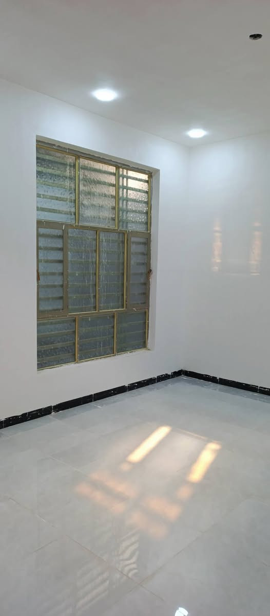 للإيجار 
بيت بناء جديد درجه اولى شغل حديث للأيجار قبل ايام من اكتمل بنائه كلش حلو وب الحقيقه احلا من صور ... مؤثث ومجهز من كلشي ماء كهرباء  خزاناات..خدمات كامله تبليط كهرباء ماء.... يحتوي على غرفتيتن  صاله  استقبال مطبخ صحيات داخيله وخارجيه وحمام سويت  كراج سياره وحديقه... موقعه كلش حلو وقريب من الولايه مقابيل  بيت حجي نبيل مدير ناحيه الاسبق... بكاع النجاجير على نهر ريبيانه.. الاستفسار التواصل على الواتساب ‏‪***********‬‏
