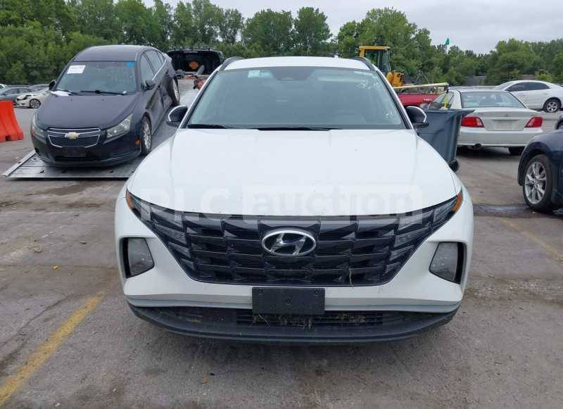 السلام عليكم توجد توسان موديل24 اللون ابيض وارد امريكي مكفولة رقم بصره باسمي مكانه  الناصريه سعر 195 وبيه مجال بسيط الاتصال على الرقم الهاتف ***********
