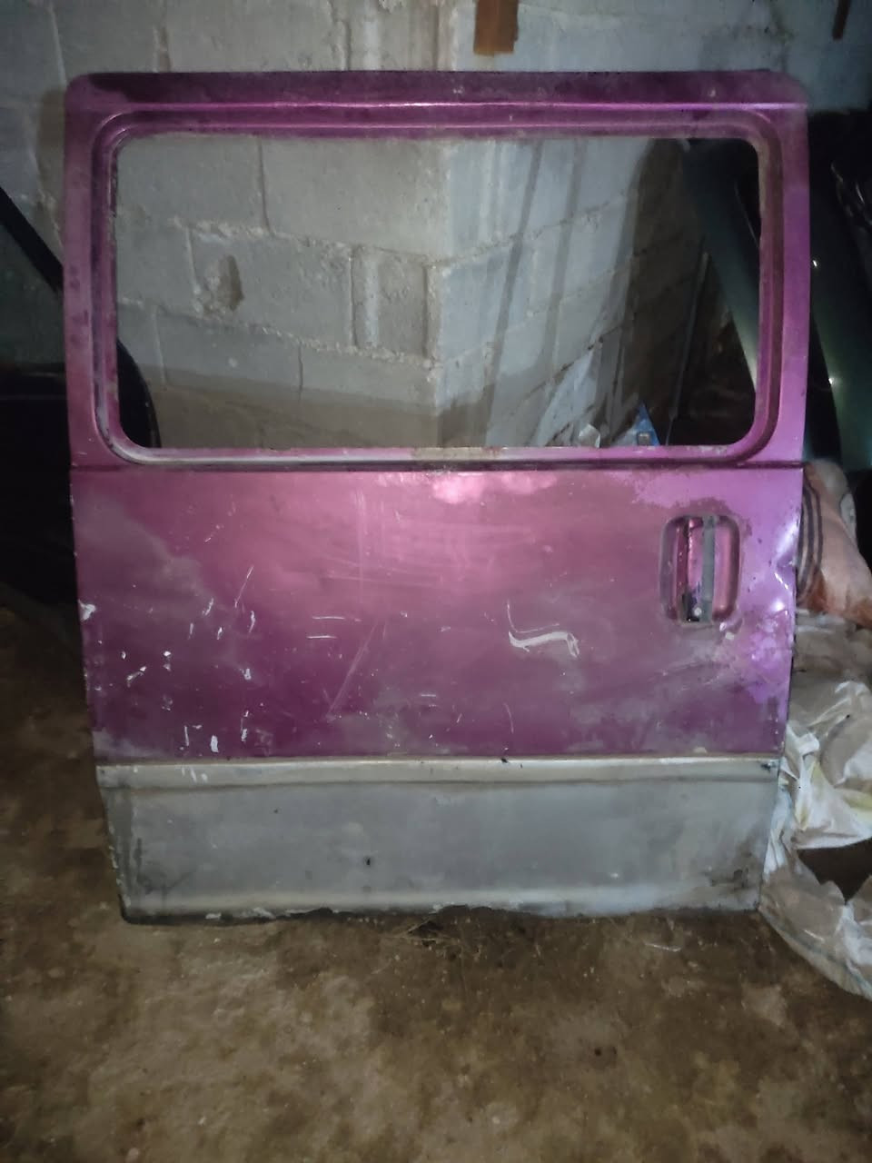 السلام عليكم يوجدغراض كيابريجوللبيع بسعر مناسب العنوان النجف المشخاب رقم الهاتف ***********
