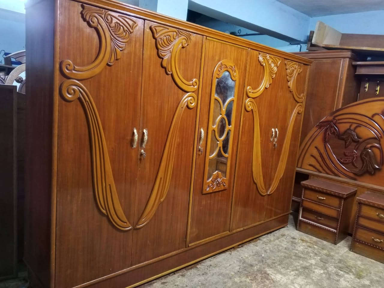 ارخص الاسعار يم حجي سجاد غرفه ام 5 طابق واحد تزكام درجه اولى ضهر جرجوبه كوت حي جهاد  زويرجات مراسله او اتصال تدلل سعر 500 وبيها مجال 
***********
