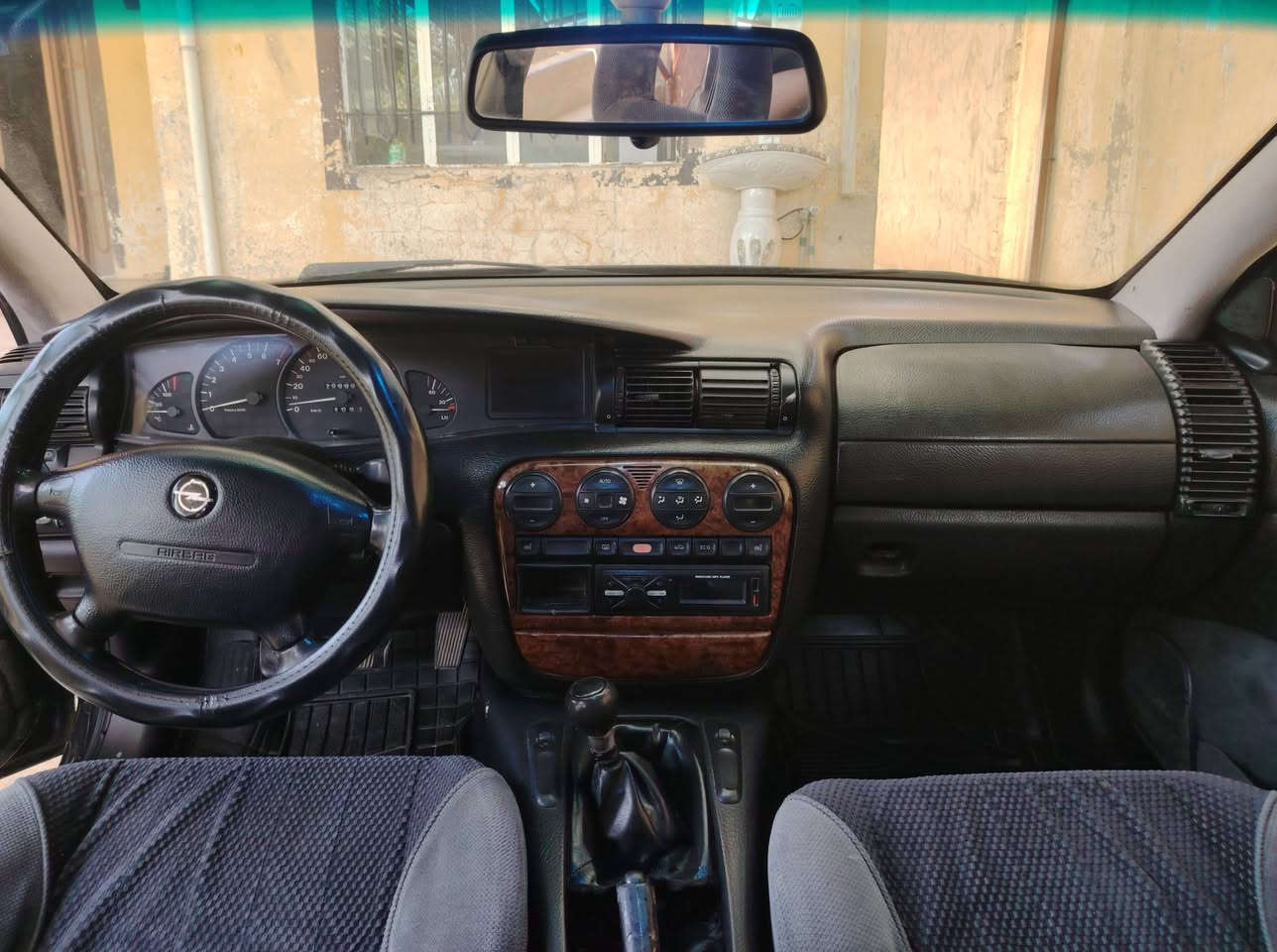 اوبل اوميكا بزون موديل 96 رقم نينوى أنكليزي بسمي شرط تحويل صبغ جماليه بدون معجون كير عادي شرط محرك 4سلندر بدايه صرف سياره نضيفه وجاهزه سنويه عظم 2029 السعر 47 وبيها مجال الرقم
***********
