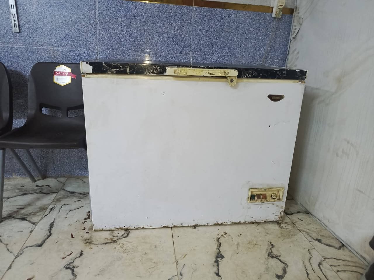 السلام عليكم غراض مطعم مستعمله للبيع معروفه الأسعار الاتصال على ألرقم ***********
