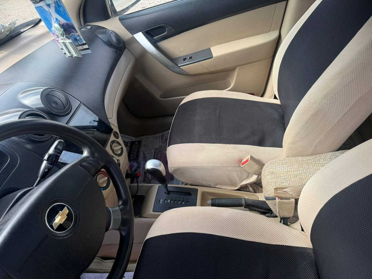 السلام عليكم 
افيو خليجي مديل ٢٠١١ 
محرك مفتوح كير اوتوماتيك
ماشيه ١٧١ حقيقي
تبريد تدفئه شغال
تخم تاير جديد
مري كهرباء
كامله ماناقصه اي شي
بيه فقط بارد قطعتين
سعر ٨٢ بيه مجال قليل
مكان سيارة نجف حي نداء
رقم الهاتف ***********
