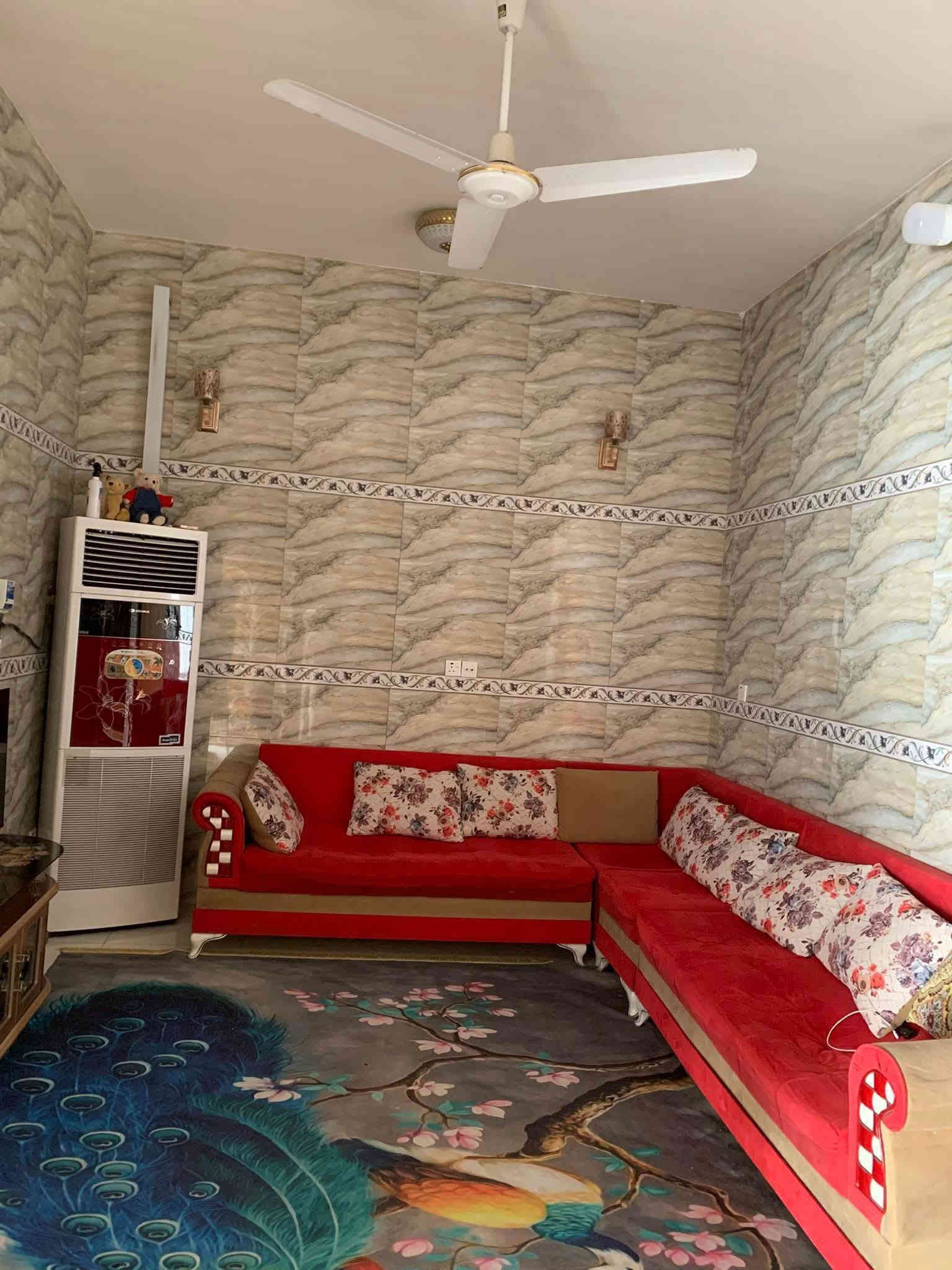 السلام عليكم
  دار للبيع مكان مميز جدا 
نوع العقار //طابو صرف
نوع البناء طابوق السقف صب كونكريت 
العنوان / /بابل المدحتية حي العسكري الباشيه قرب السيطره 
المساحة//٢٠٠متر
الواجه ١٠متر 
النزال٢٠متر
خدمات كامله من ماء وكهرباء التبليط قريب جداً 
السعر/١٢٥وبيه مجال
تفاصيل البيت طابق واحد 
استقبال 
صاله 
عدد١
مطبخ 
منور خلفي طارمه
مجمع صحيات داخليه وخارجيه
طارمه كبيره تسع لسيارتين 
السطح كامل فرشي
تحويل البيت ثاني يوم بعد الشراء 
بناء حديث موقع جيد جداً 
سنة البناء ٢٠٠١٩
ملاحضه //البيت ملبوخ خارج وداخل 
الارضيه رفت حصيره 
الارضيه بورسلين
عرض الشارع ٨متر
للاستفسار
مراجعة  مكتب دلالية وائل الهندي 
***********ابو علي
***********وائل الهندي
مكتب دلالية وائل الهندي بابل المدحتيه الحمزه الغربي ع شارع 60 قرب سلوان ابو الكاشي مقابيل فرع علي قماره
