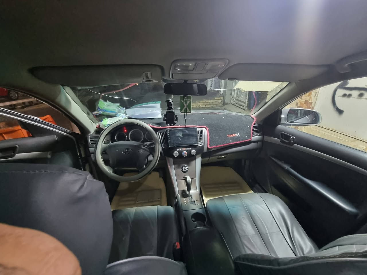 سلام عليكم سوناتا موديل 12 المقدس وارد كوري كفالة كير محرك حداديه باتري جديد تخم تاير جديد مكان السياره في ميسان العماره مركزي  سعر 110الئتصال على ***********
