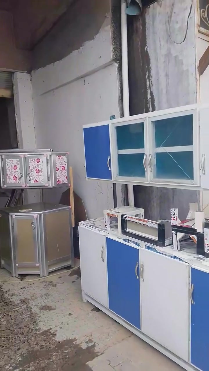 تحيه طيبه للجميع معمل ومعرض للبيع نجف شارع مكتب الرشيد قرب تقاطع الهنديه كتر ميوزه 2دريلات 2كوسره همر مولده 12امبير معمل مجهز كامل مع كاونترات المحل شغال خير من الله ولاكن سبب الدوام للاتصال ***********
