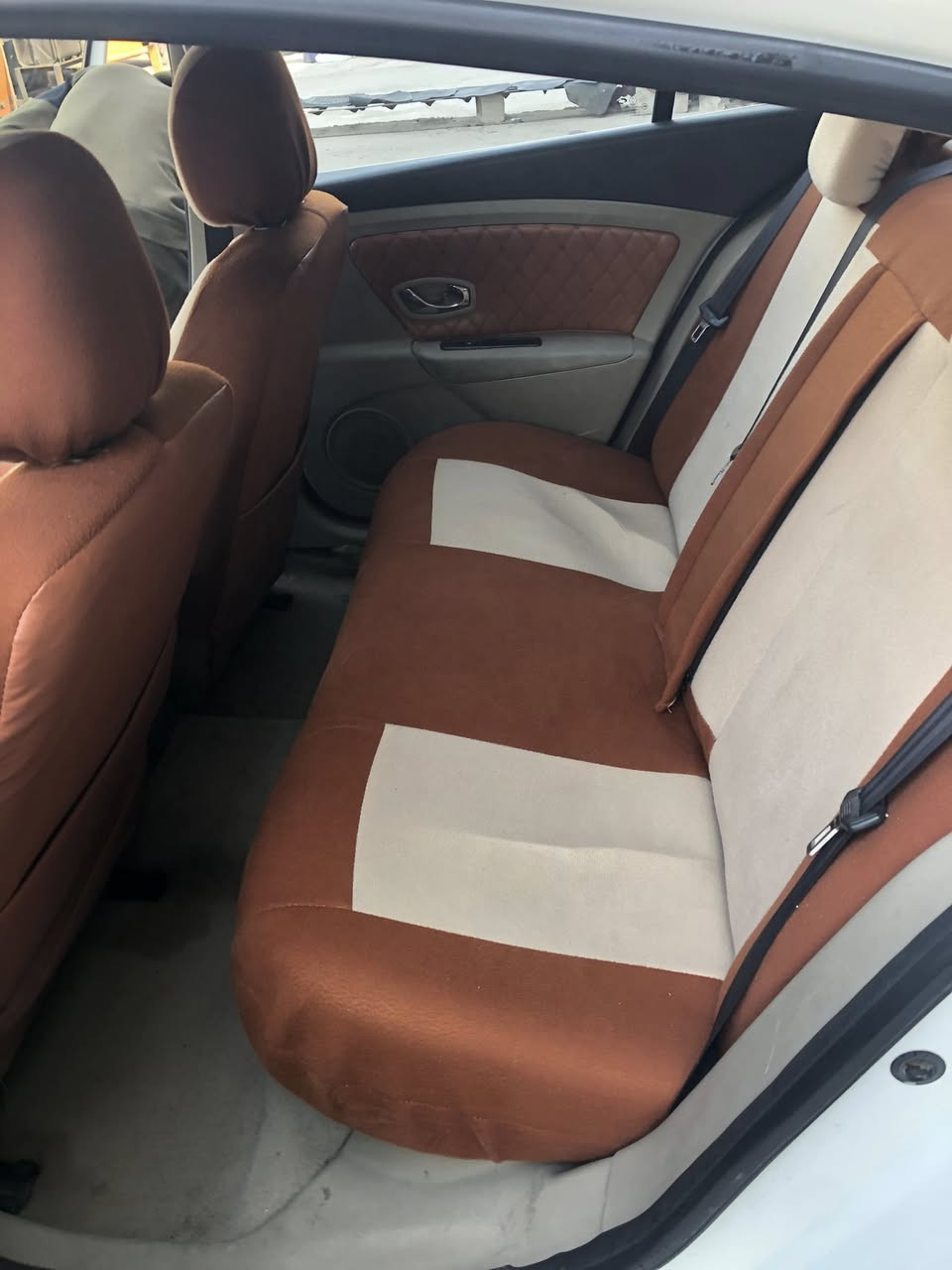 سلام عليكم للبيع رينو فلونس موديل ٢٠١٥ سياره مكفوله من ضربه ومن صبغ تبريده شغال خير من الله مكينه وكير نيسان صني رقم اربيل سياره نضيفه العنوان بغداد الكرخ***********
السعره ٧٥ ورقه وبيه مجال
