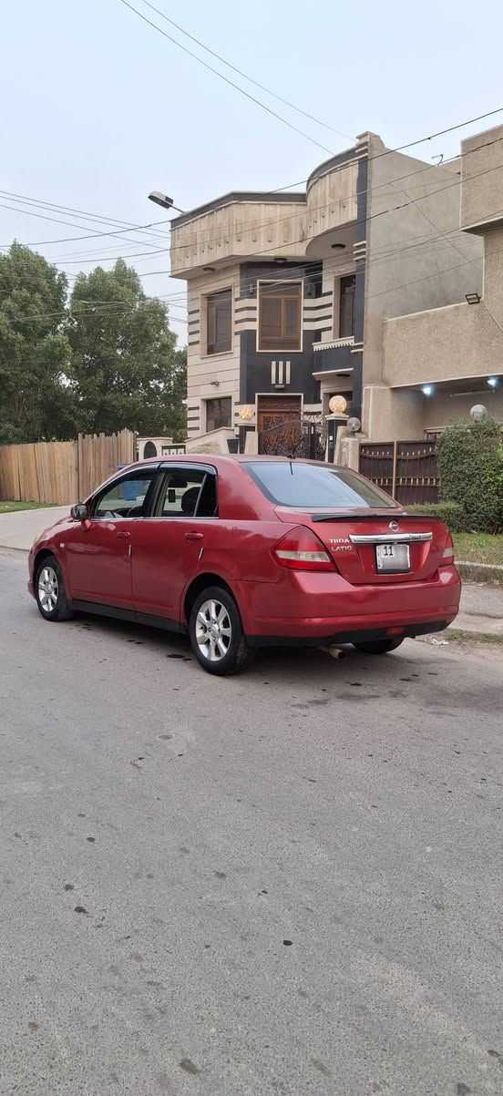 السلام عليكم 
نيسان تيدا موديل 2007 رقم بغداد دولي بأسمي . 
كير محرك نضيفات (محرك 1600)
تبريد شغال . 
بيها صبغ ٥ قطع بدون دواخل . والكشر واضح بالصور .
السعر ٦٧ وبيها مجال . مكان السياره بغداد العامريه للاستفسار اتصل عالرقم ( *********** ) بغداد, العراق
