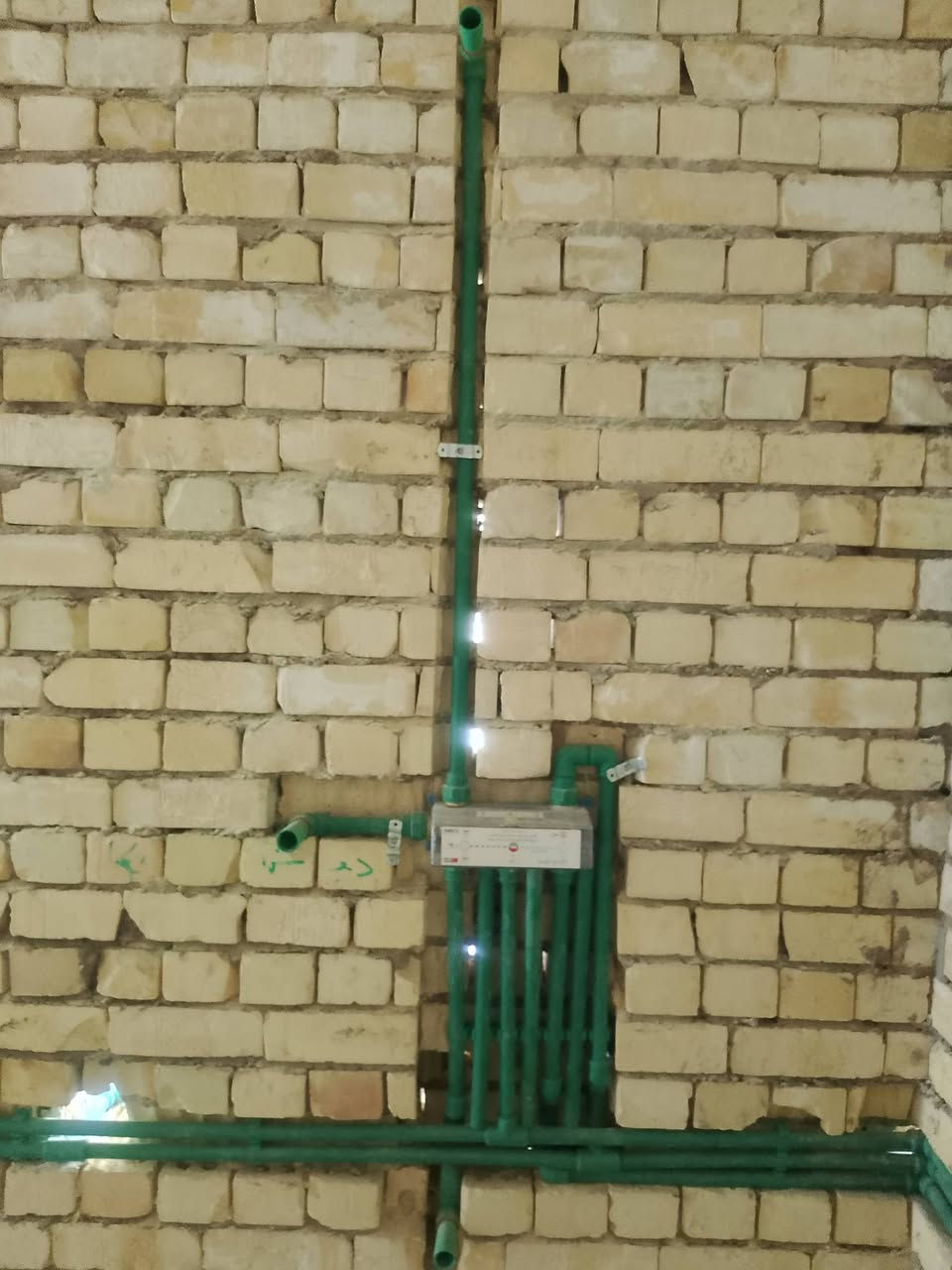 🛠️ تأسيس صحيات حديثة.. شغل درجة أولى ومضمون! 🚽✨
​لو تريد تريح بالك وتنسى مشاكل الرطوبة والانسدادات، بيت العمر يحتاج أساس صح ومضبوط! 💪
​تعديل وتأسيس حمامات مودرن وعصرية بأحدث التصاميم 🚿🛁. نشتغل بأجود المواد العالمية وحسب المواصفات:
​أنابيب PPR (الخضر): للماء الحار والبارد، لحيم حراري مضبوط 100% وبدون أي نضوح 💧.
​منظومات uPVC: لتصريف المجاري، انسيابية عالية وبدون روائح أو انسداد 🔧.
​تأسيس السبالت والتقطير: تنظيم كامل وشغل مخفي ونازك يلوق ببيتك ❄️.
​حمامات مودرن: دفن، معلق، وكل ديكورات الحمامات الحديثة اللي تخطر ببالك 🚾.
​🔥 ليش تختارنا؟
​🪚 دقة بالمواعيد: نسلم الشغل بالوقت المتفق عليه بدون تأخير.
📐 ترتيب ونظافة: الشغل كله ليزري وموزون بدقة.
صيانة وضمان حقيقي ورا الشغل لأن ثقتنا بإنتاجنا عالية 😎.
​للحجز والاستفسار، تواصلوا معنا وما يصير خاطركم إلا طيب:
👤 الفني: سيف
📞 رقم الهاتف: ***********
​ملاحظة: الصور المرفقة هي من مواقع العمل المباشرة ومن تصويرنا الخاص 📸👇
