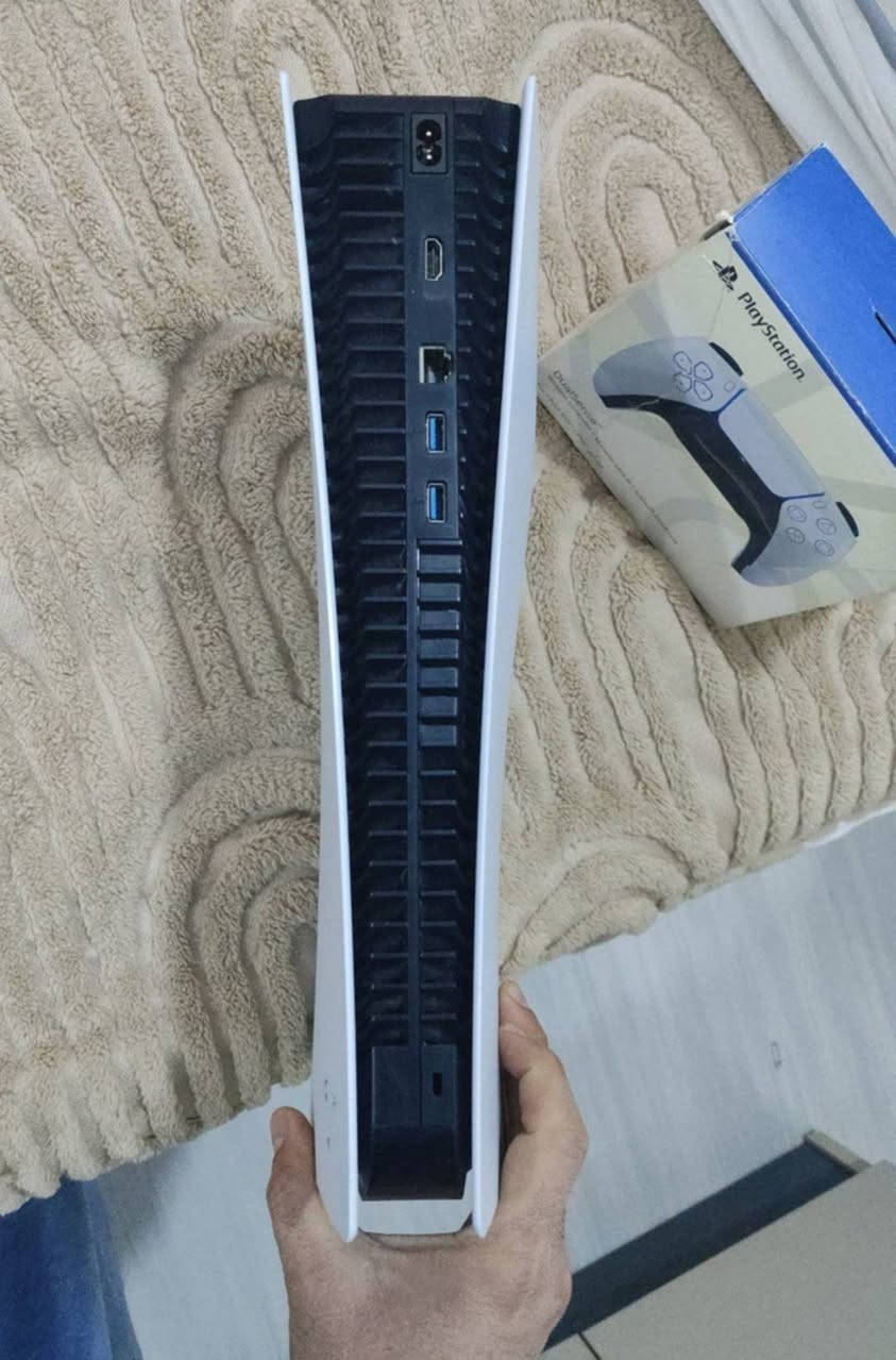 سلام عليكم بلي ٥ فات للبيع الجهاز جديد لا مفتوح ولا مصلح شرط كرتونه وجوستك بلادي ٥٢٥ وبي مجال بسيط 
***********
