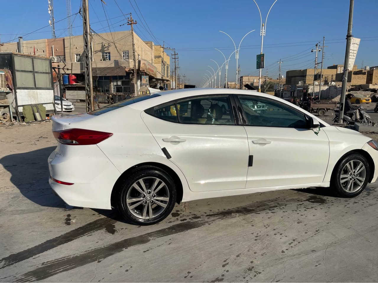 سلام عليكم سياره لنتره موديل 2017حره رقم ذي قار نكليزي تحوير ثاني يوم مكينه وكير كفاله  برقي مافتوح بيه حداديه جديده تخم تاير جديد  مكينه 2000 بيه جاملق تبديل امامي سعر 107 لعنوان ناصريه مركز*********** تبريد ثلج تفاء منضومه زنون ناصرية, ذي قار
