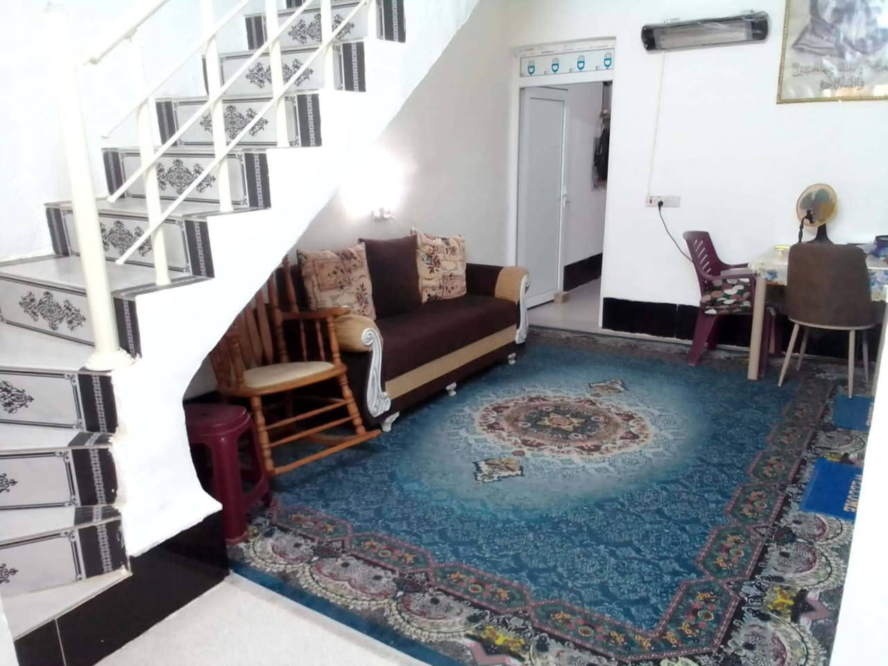 الدار للبيع  أركوازي قرب شارع العام
بناء حديث 
معا كاونتر  
120 متر  
سعر 30 وبي مجال قليل 
***********
