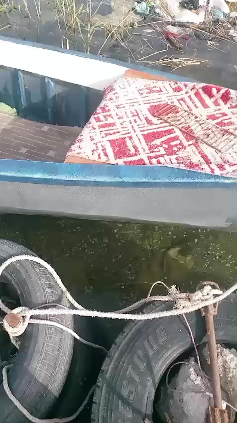 زورق للبيع الطول 6 متر والعرض 120 مع مكينه 50 جونسون الزورق موجود يم جسر النجيبيه للاستفسار على هذا الرقم ***********
