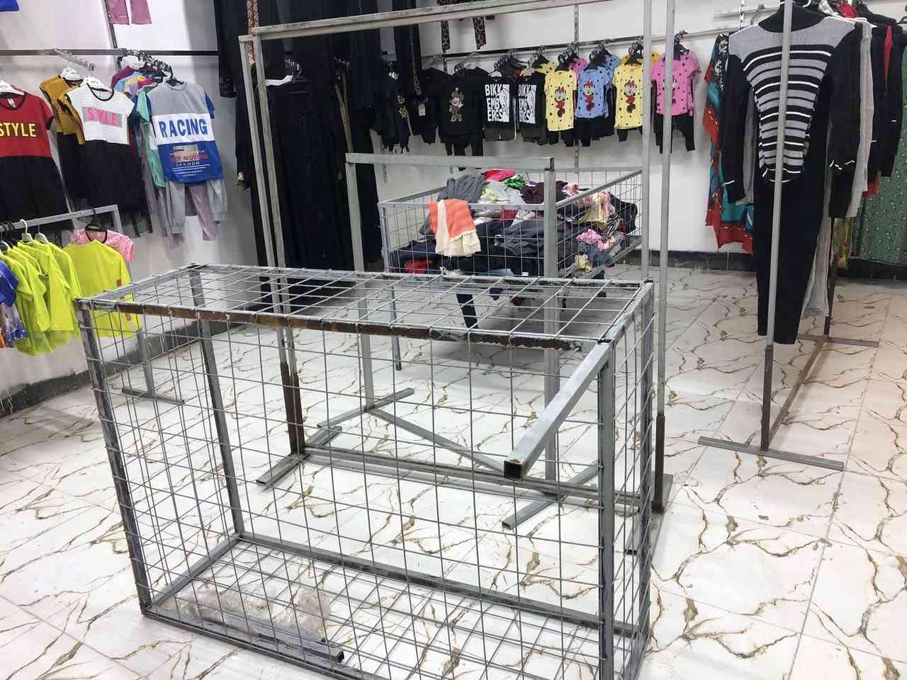 محل كامل شلعة للبيع قيم بلي يرضي الله واخذه رقمي ***********مكان كركوك
